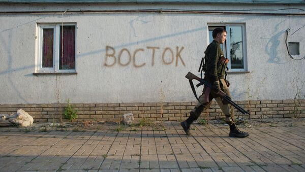 Un miliciano en la región de Donetsk - Sputnik Mundo
