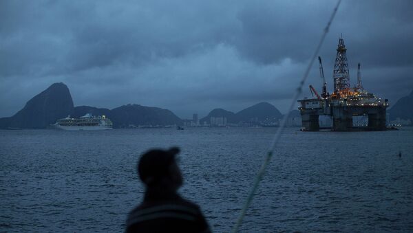 Una platforma petrolera en la bahía de Guanabara - Sputnik Mundo
