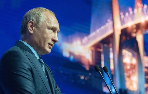 Vladímir Putin en el Foro Económico Oriental - Sputnik Mundo