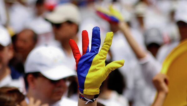 El guante de colores de bandera de Colombia - Sputnik Mundo