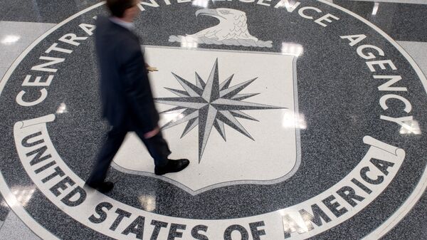 Logo de la CIA en el vestíbulo de la sede en Virginia, EEUU - Sputnik Mundo