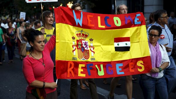 Miles de personas apoyan en España la acogida de los refugiados - Sputnik Mundo