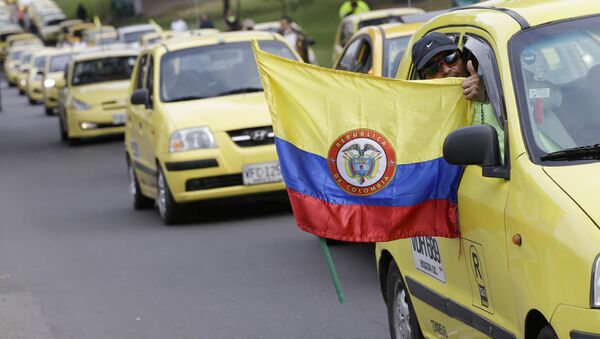 Protesta contra el servicio Uber en Bogotá, Colombia (archivo) - Sputnik Mundo