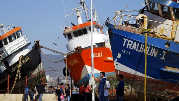 Los buques se ven en la calle después de un terremoto en Chile - Sputnik Mundo
