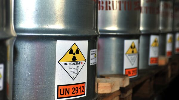 Contenedores con uranio (imagen referencial) - Sputnik Mundo