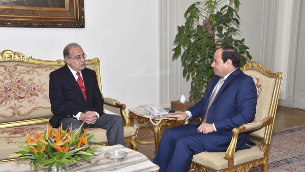 Abdelfatah al Sisi, presidente de Egipto y Sherif Ismail, primer ministro de Egipto - Sputnik Mundo
