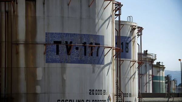 Tanques de almacenamiento de petróleo de Pemex en Tula, México - Sputnik Mundo