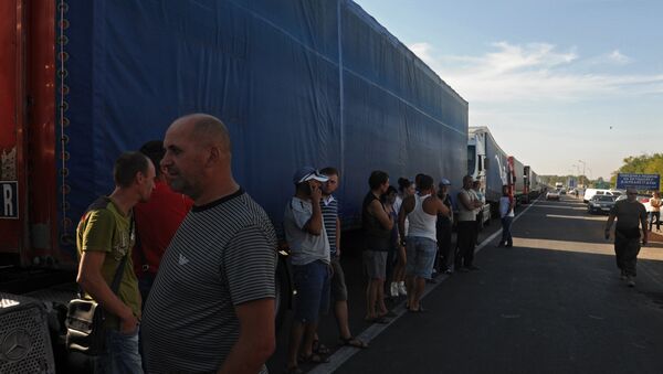 Activistas ucranianos bloquearon la frontera entre Crimea y Ucrania - Sputnik Mundo