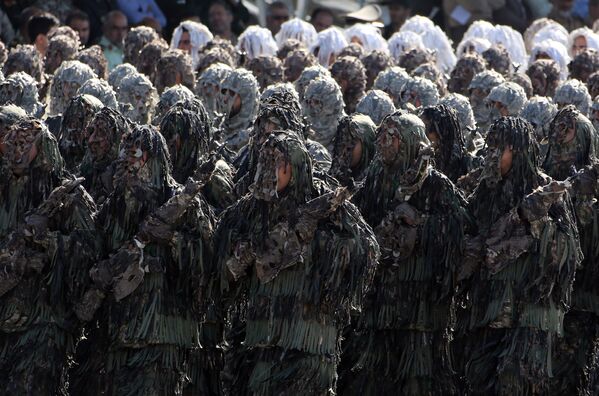 Desfile militar en Teherán - Sputnik Mundo