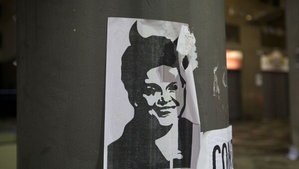Una imagen de Dilma Rousseff con cuernos de diablo - Sputnik Mundo