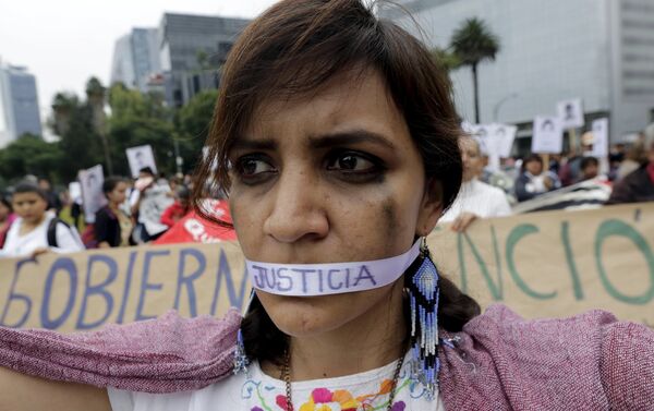 Un año de la masacre de los estudiantes de magisterio rural de Ayotzinapa. Ciudad de México - Sputnik Mundo