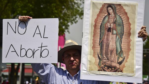 Activistas mexicanos protestan contra la aprobación de la ley a favor del aborto - Sputnik Mundo
