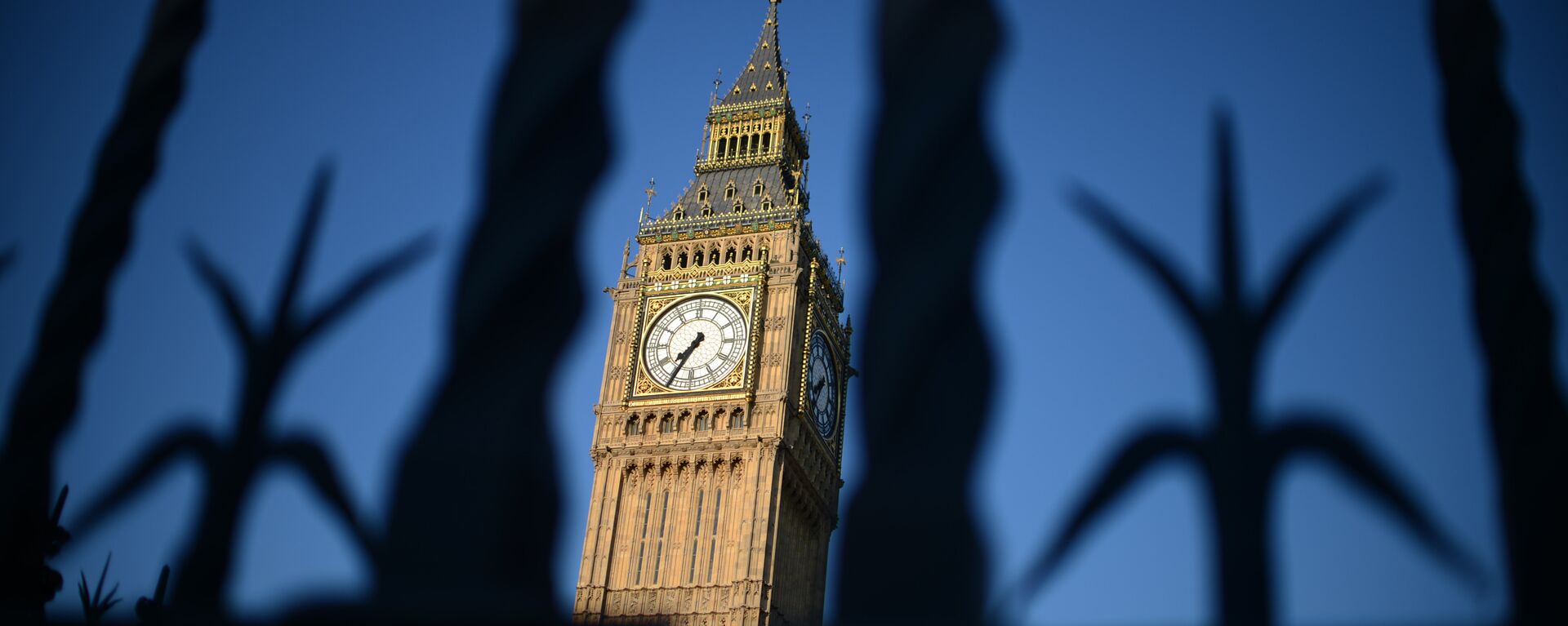The Big Ben clock Tower is pictured in central London on July 22, 2012, five days before the start of the London 2012 Olympic Games. - Sputnik Mundo, 1920, 29.11.2021