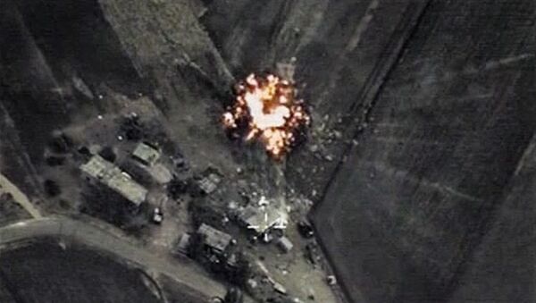 Ataques aéreos de Rusia contra Daesh (archivo) - Sputnik Mundo
