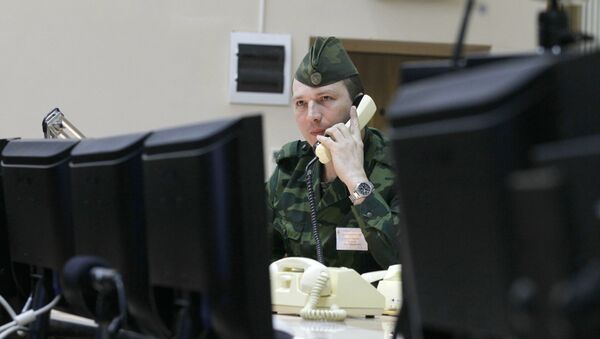 Militar ruso habla por teléfono - Sputnik Mundo