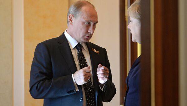 Vladímir Putin, presidente de Rusia, y Angela Merkel, canciller de Alemania (archivo) - Sputnik Mundo