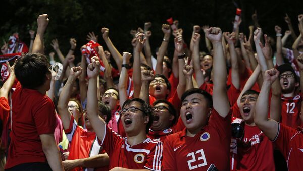 Aficionados al equipo de fútbol de Hong Kong (archivo) - Sputnik Mundo