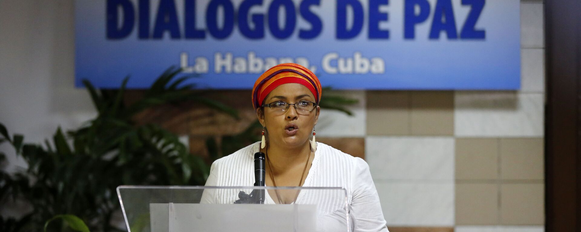Victoria Sandino, member of the Revolutionary Armed Forces of Colombia, FARC, reads a statement before the start of a new round of peace talks between the FARC rebels and the government of Colombia, in Havana, Cuba, Thursday, May 21, 2015 - Sputnik Mundo, 1920, 12.08.2021