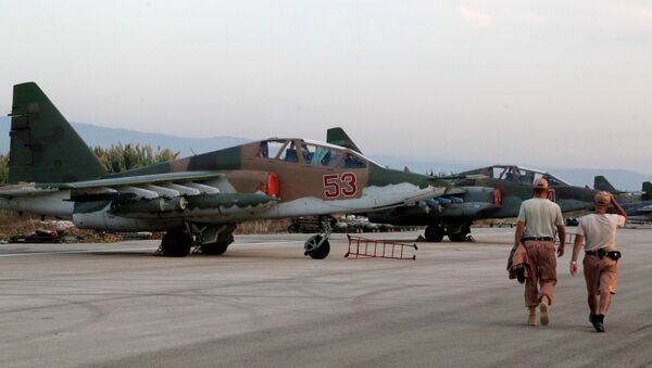 Aviónes Su-25 rusos en el aeródromo de Hmeymim en Siria (archivo) - Sputnik Mundo