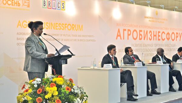 Ministra de Agricultura y Ganadería de Brasil, Kátia Abreu, durante la inauguración de la 17ª Exposición Agroindustrial Otoño Dorado en Moscú - Sputnik Mundo