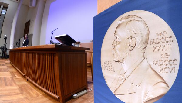 The laureate medal featuring the portrait of Alfred Nobel - Sputnik Mundo