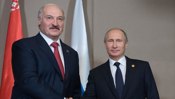 Vladímir Putin, presidente ruso, y Alexandr Lukashenko, su homólogo bielorruso - Sputnik Mundo