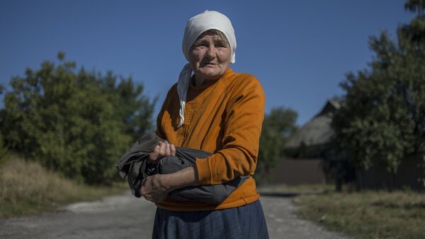 Una habitante de la región de Donetsk - Sputnik Mundo
