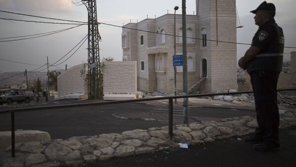 Muro de hormigón en el barrio palestino de Jabel Mukaber - Sputnik Mundo