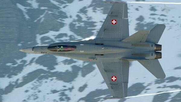 Avión F/A-18 Hornet de la Fuerza Aérea de Suiza - Sputnik Mundo