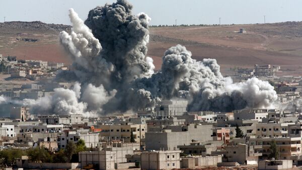 Bombardeos de la coalición internacional en Kobani, Siria - Sputnik Mundo