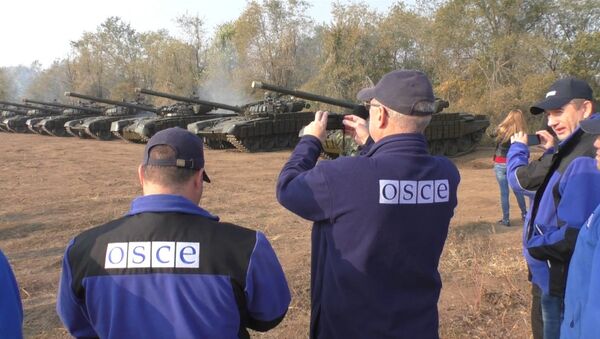 Milicias de Donbás retiran los T-72 - Sputnik Mundo
