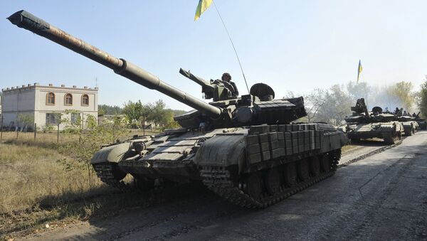 Retirada de tanques por las FFAA de Ucrania - Sputnik Mundo