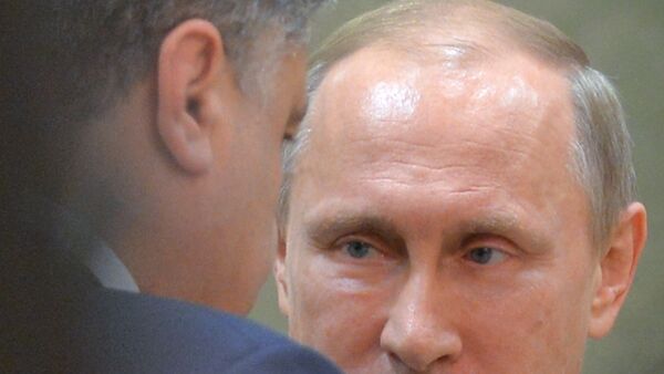 Presidente de Ucrania Petró Poroshenko y presidente de Rusia Vladímir Putin en la cumbre de Minsk - Sputnik Mundo