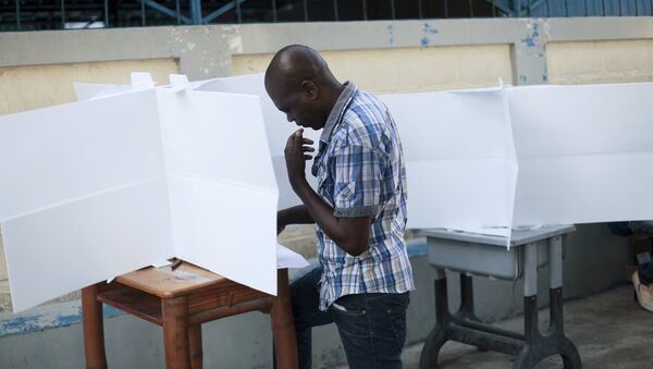 Haití cierra urnas en una jornada sin incidentes - Sputnik Mundo