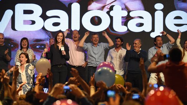 Opositor Macri y oficialista Scioli a segunda vuelta presidencial en Argentina - Sputnik Mundo