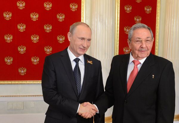 Presidente de Rusia, Vladímir Putin, y presidente de Cuba, Raúl Castro Presidente de Rusia, Vladímir Putin, y presidente de Cuba, Raúl Castro - Sputnik Mundo