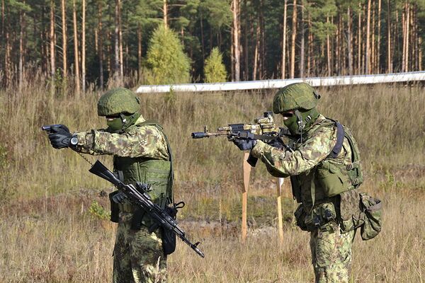 Entrenamiento de las unidades de misiones especiales del Distrito Militar Oeste de Rusia - Sputnik Mundo