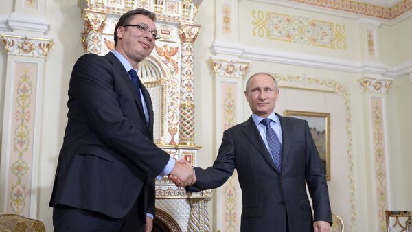 Presidente de Serbia, Aleksandar Vucic, y presidente de Rusia, Vladímir Putin - Sputnik Mundo