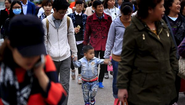 Familia china en Shanghái - Sputnik Mundo