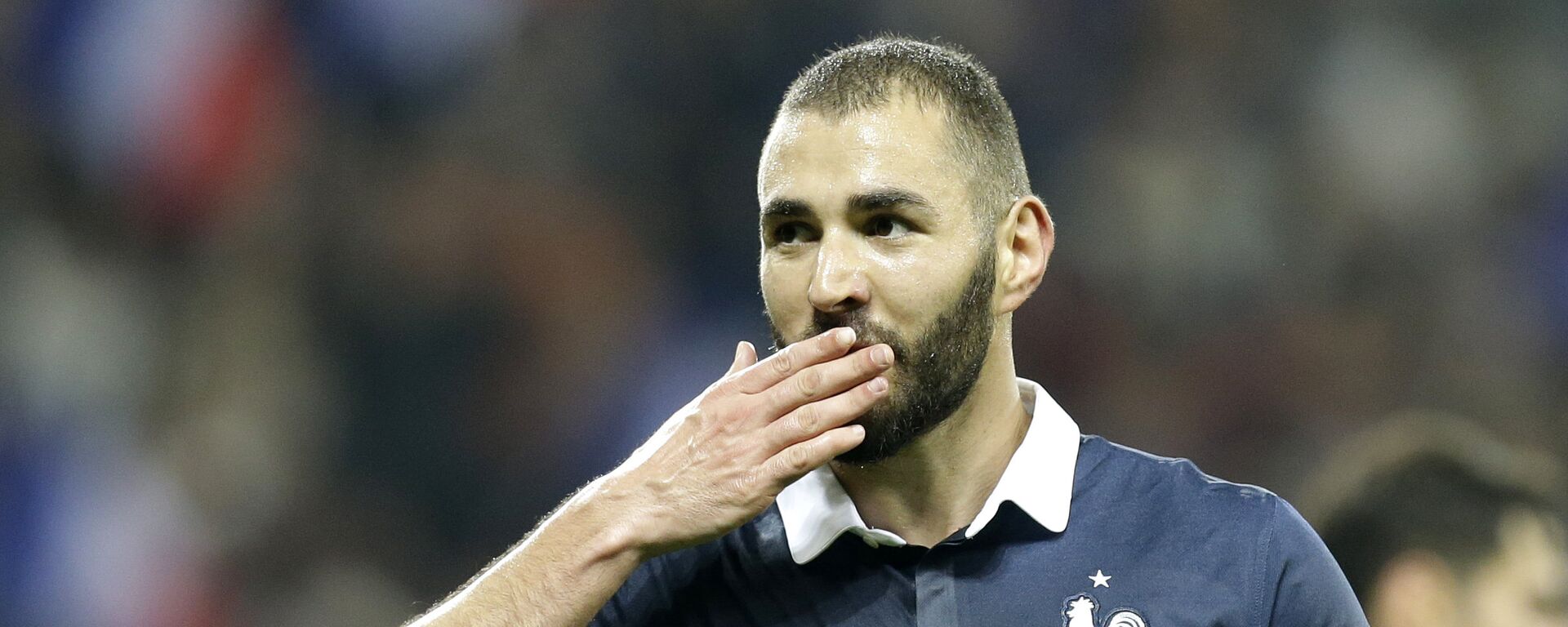 France's Karim Benzema reacts after scoring the fourth goal against Armenia during their friendly soccer match in the stadium of Nice, southeastern France, Thursday, Oct 8, 2015.  - Sputnik Mundo, 1920, 24.11.2021