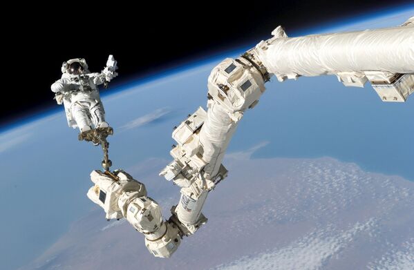 15 años de vuelos a la órbita de la Tierra: las mejores fotos hechas desde la EEI - Sputnik Mundo