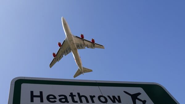 Aircraft taking off from Heathrow airport in west London - Sputnik Mundo