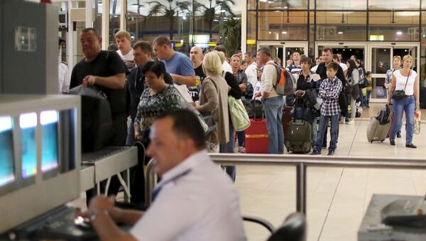 Turistas rusos en el aeropuerto de Sharm al Sheikh, el 6 de noviembre - Sputnik Mundo