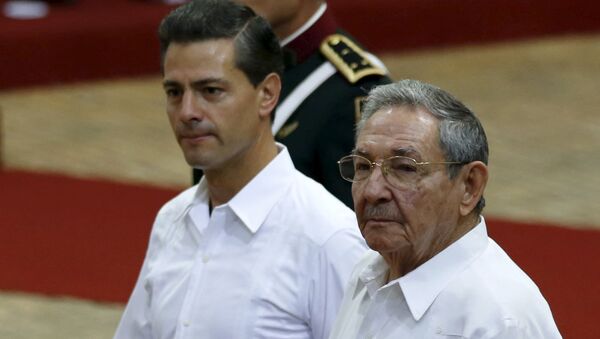 Presidente de México, Enrique Peña Nieto, y presidente de Cuba, Raúl Castro - Sputnik Mundo