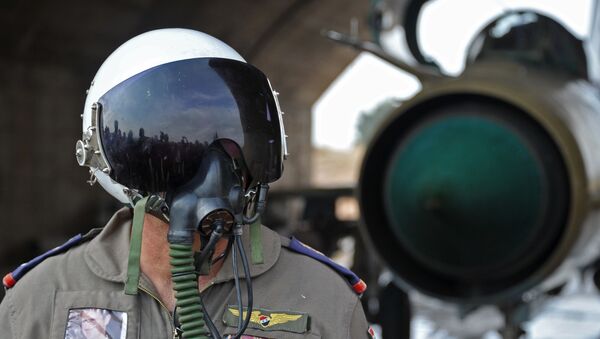 Piloto sirio en la base aérea de Hama en Siria - Sputnik Mundo