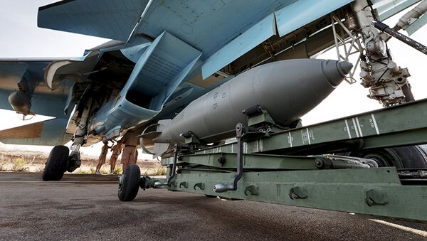 Caza ruso Sukhoi Su-34 en el aeródromo de Hmeymim, Siria - Sputnik Mundo