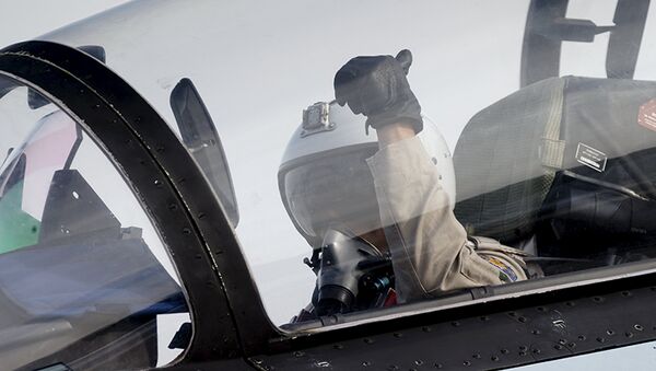 Piloto ruso en el aeródromo de Hmeymim en Siria - Sputnik Mundo