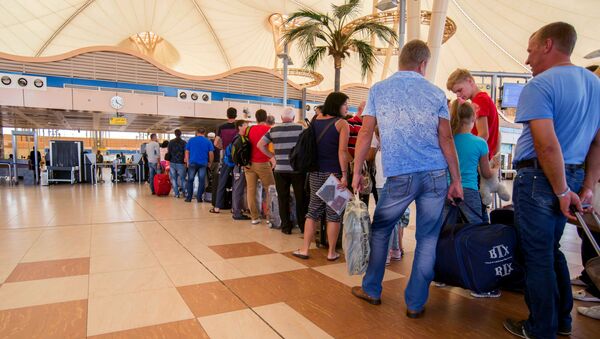 Ciudadanos rusos en el aeropuerto de Sharm el-Sheikh - Sputnik Mundo