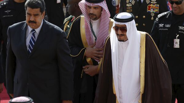 Presidente de Venezuela, Nicolás Maduro (izda.) y rey de Arabia Saudí, Salman Bin Abdelaziz - Sputnik Mundo