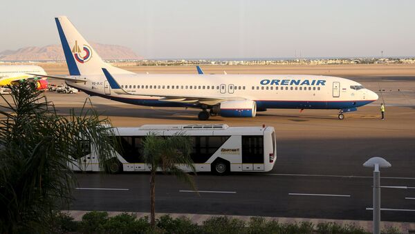 Avión de la compañía aérea rusa Orenair en el aeropuerto de Sharm el-Sheij - Sputnik Mundo
